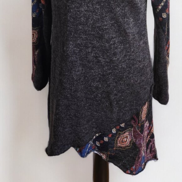 Yak & Yeti - Bohemian Contrast Pattern Sleeve Wrap Knit Tunic - Picture 4 of 8